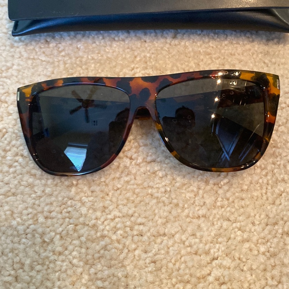 Saint Laurent Tortoise Frame Flat Top